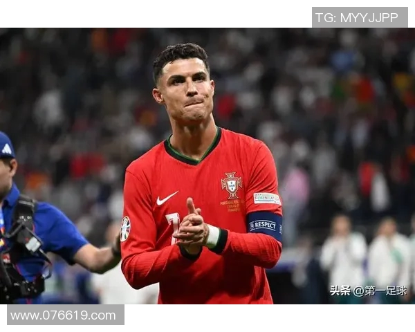 七位足球巨星的传奇故事与辉煌成就盘点