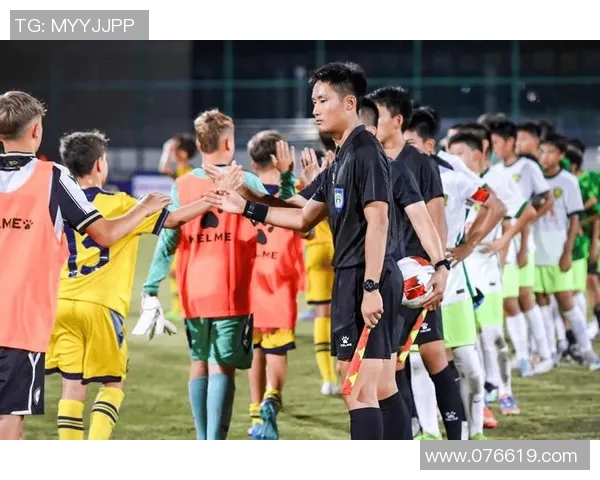 二八分的足球明星揭秘：他们如何在赛场上演绎辉煌与挑战